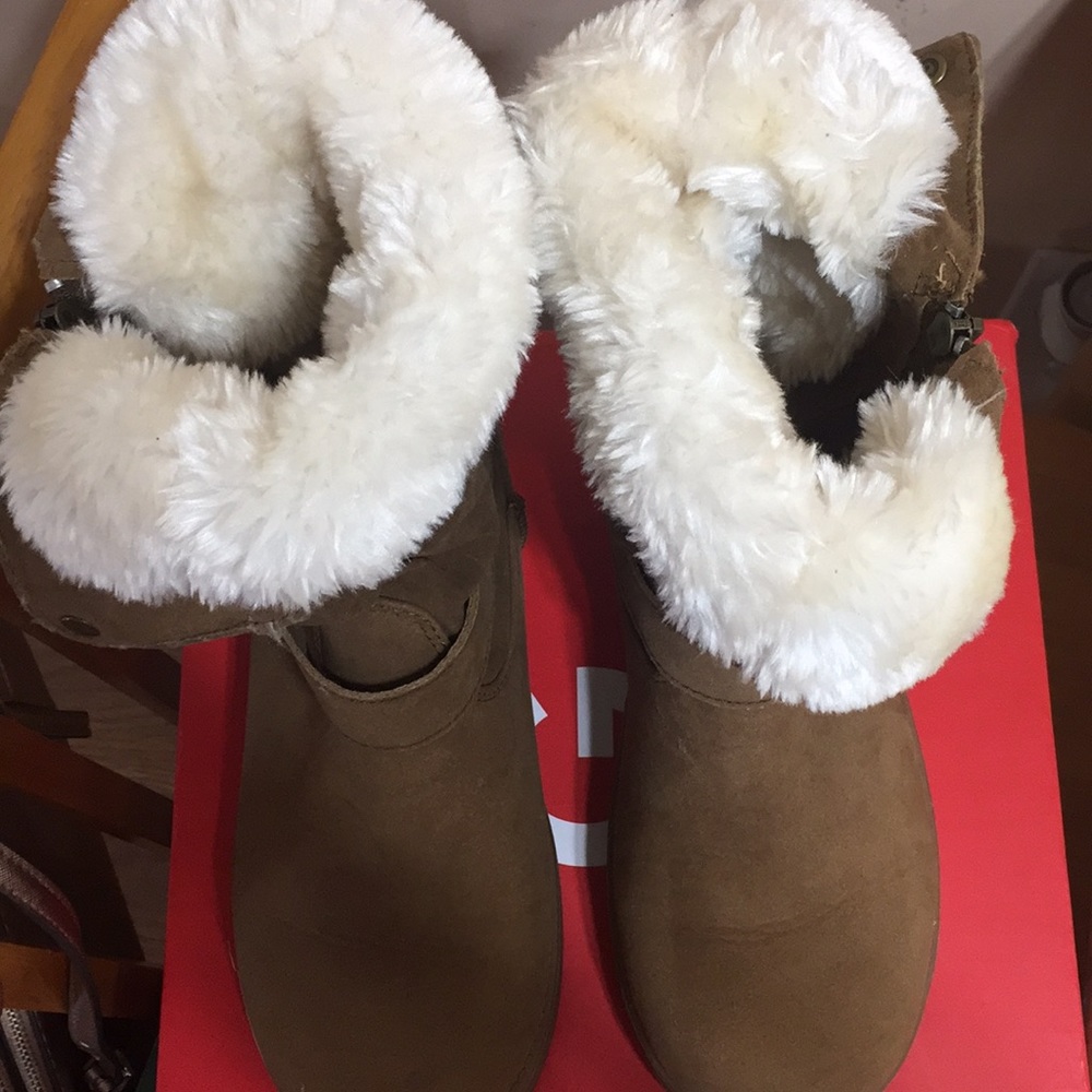 Boots - Picture 2 of 3